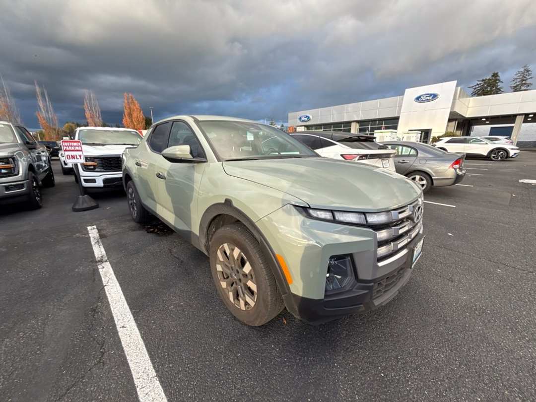 2025 Hyundai Santa Cruz SE - Image 2