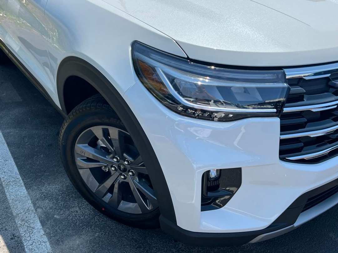 2026 Ford Explorer Active - Image 2