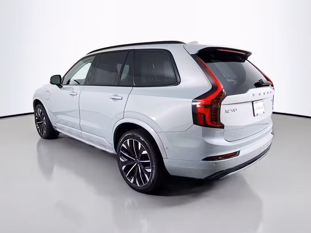 2026 Volvo Xc90 Plug-In Hybrid T8 Ultra - Image 3