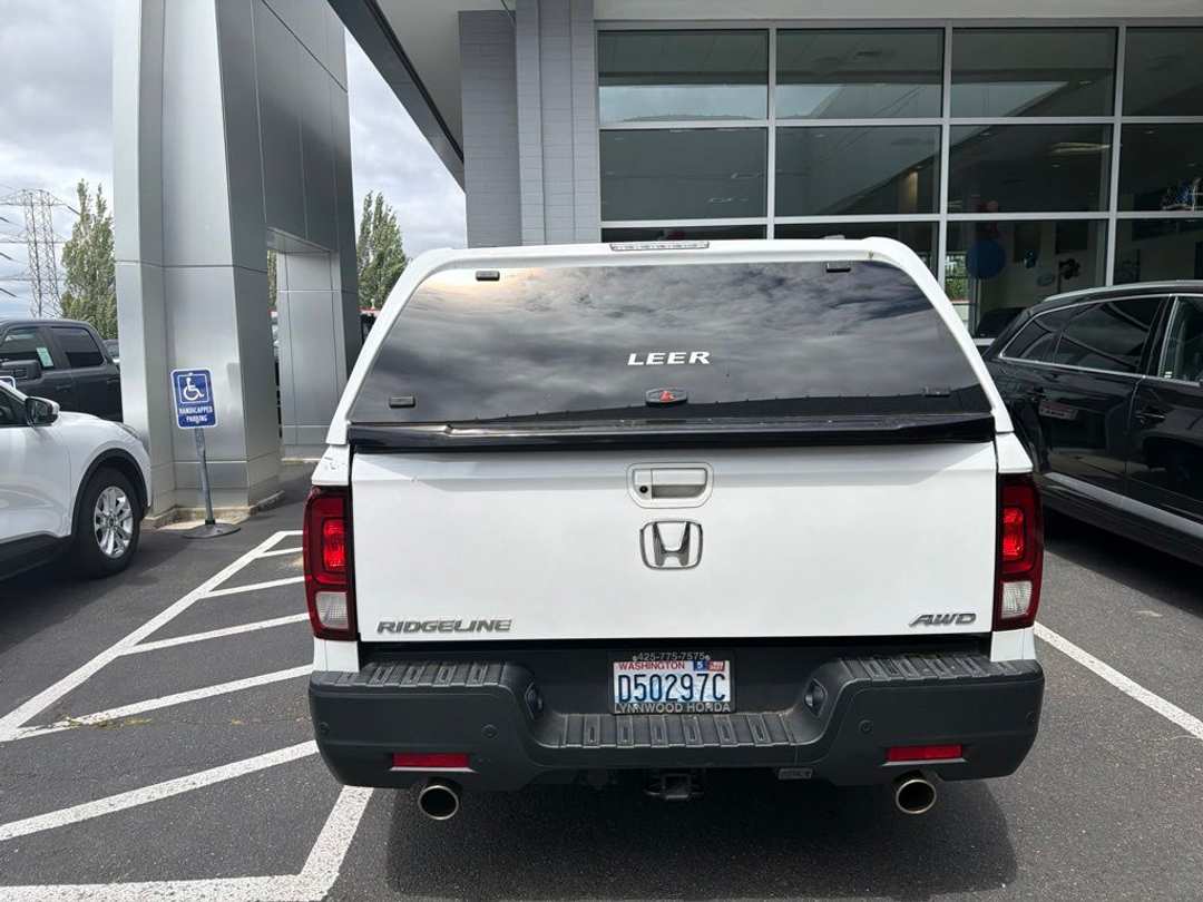 2023 Honda Ridgeline Black Edition - Image 3