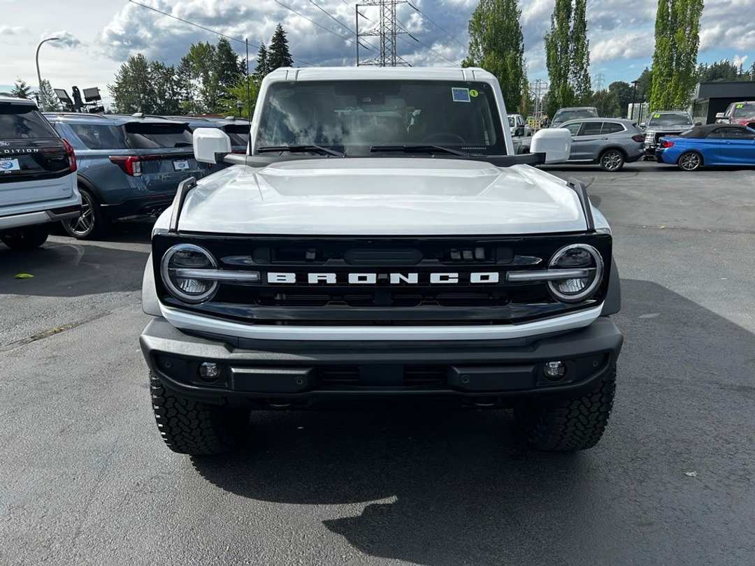2026 Ford Bronco Outer Banks - Image 3