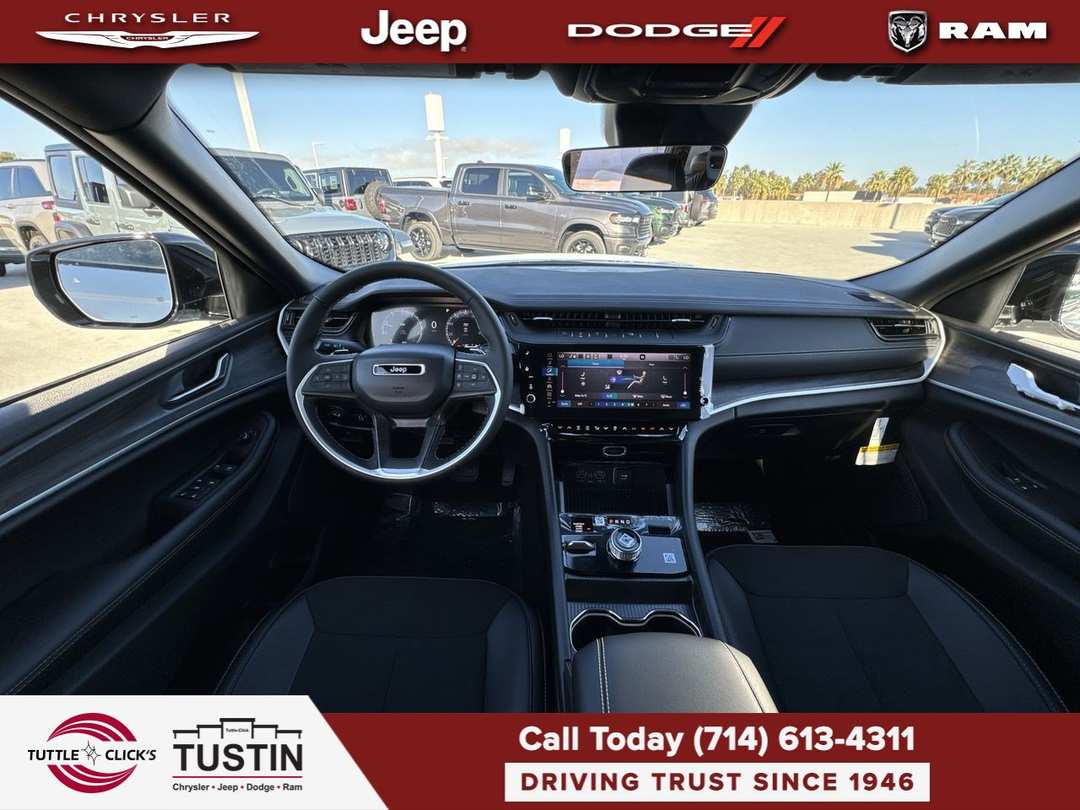 2027 Jeep Grand Cherokee L Laredo Altitude - Image 2