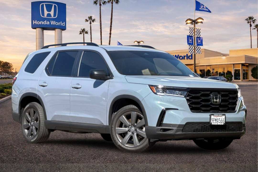 2025 Honda Pilot Sport - Image 2