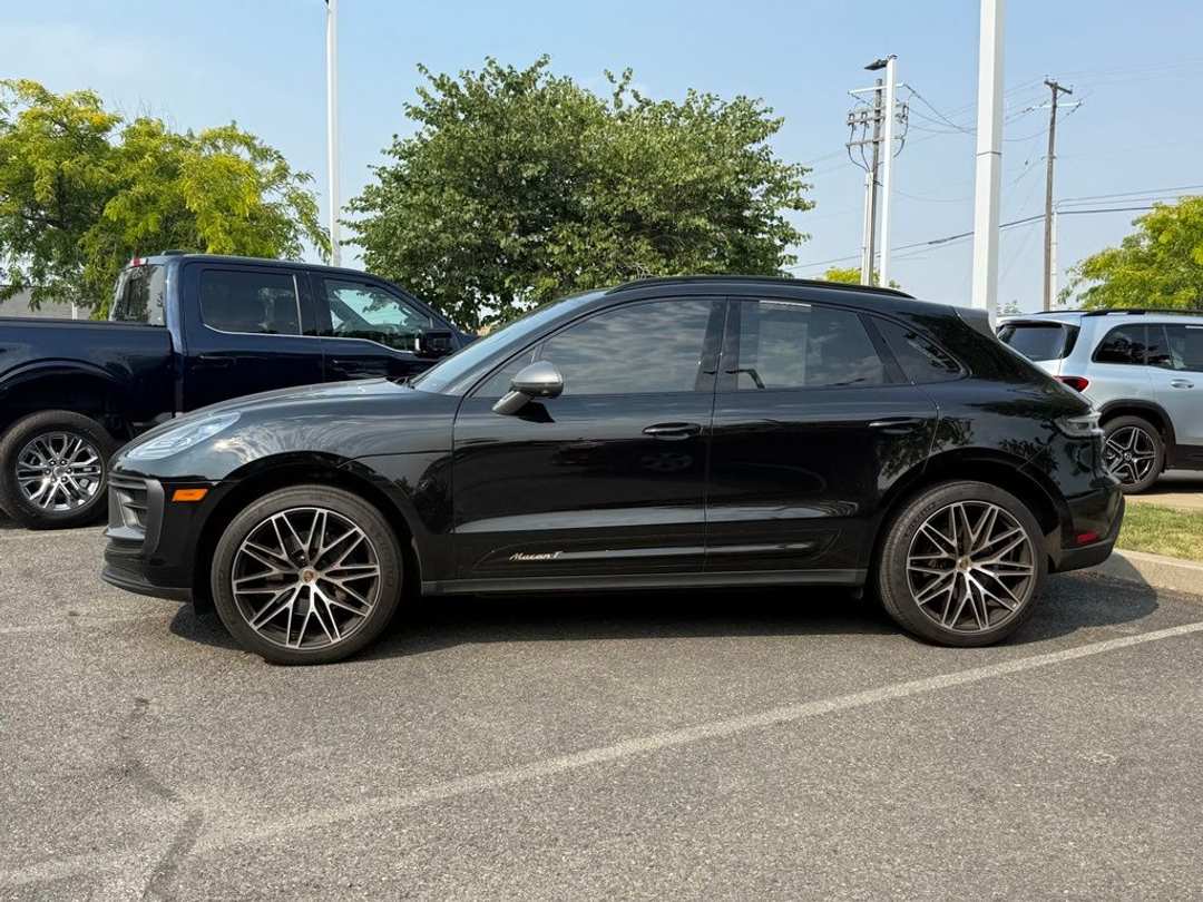 2024 Porsche Macan T - Image 3