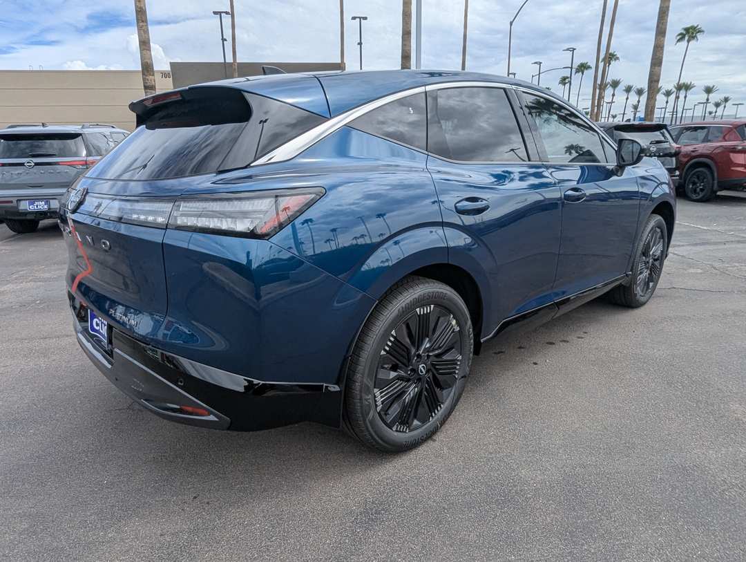 2027 Nissan Murano Platinum - Image 2