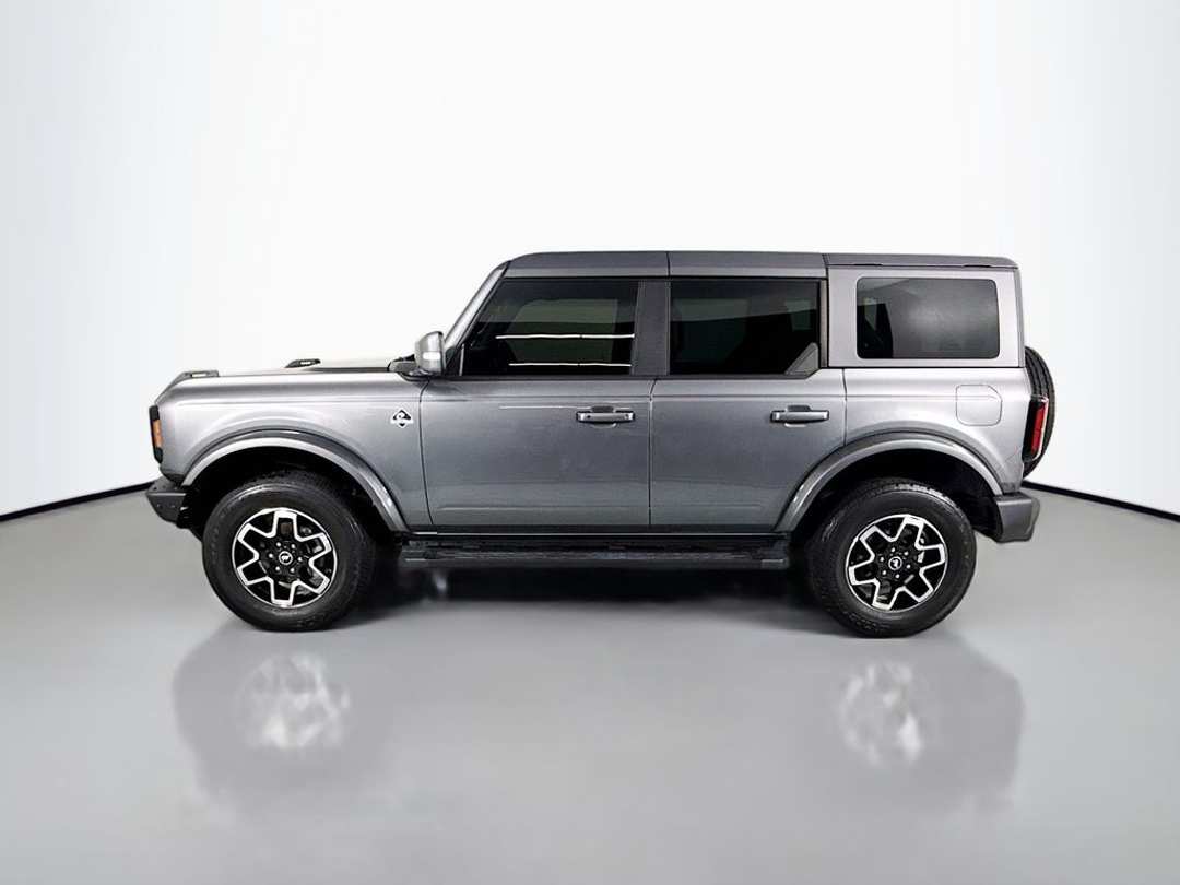 2022 Ford Bronco Outer Banks - Image 2