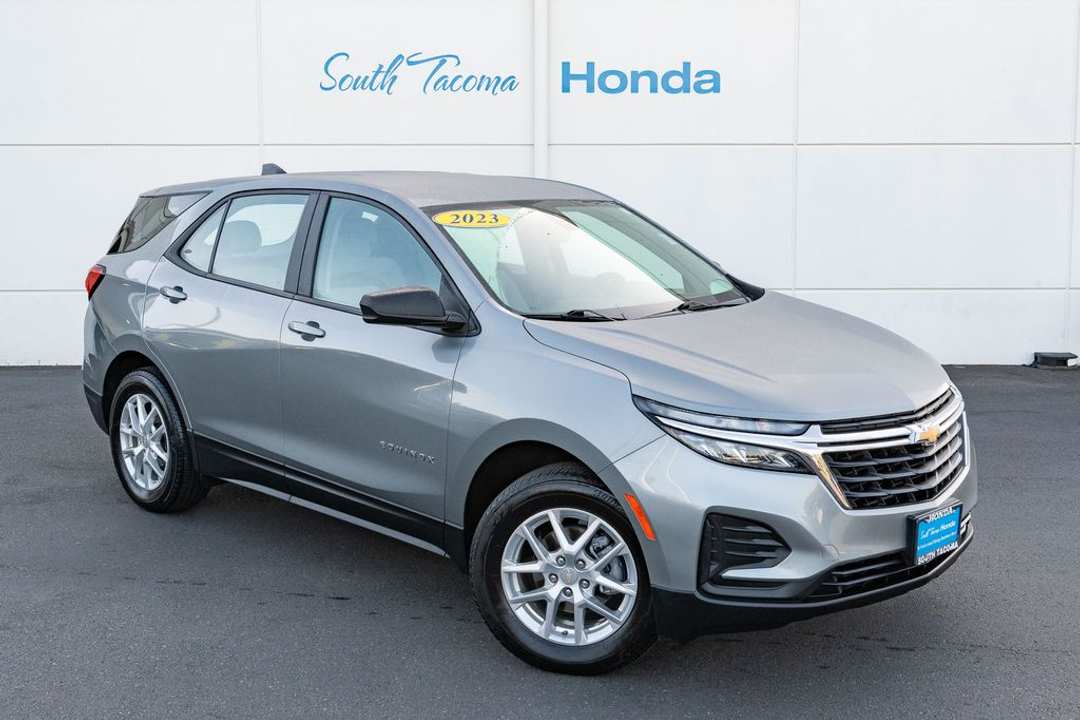 2023 Chevrolet Equinox LS - Image 2