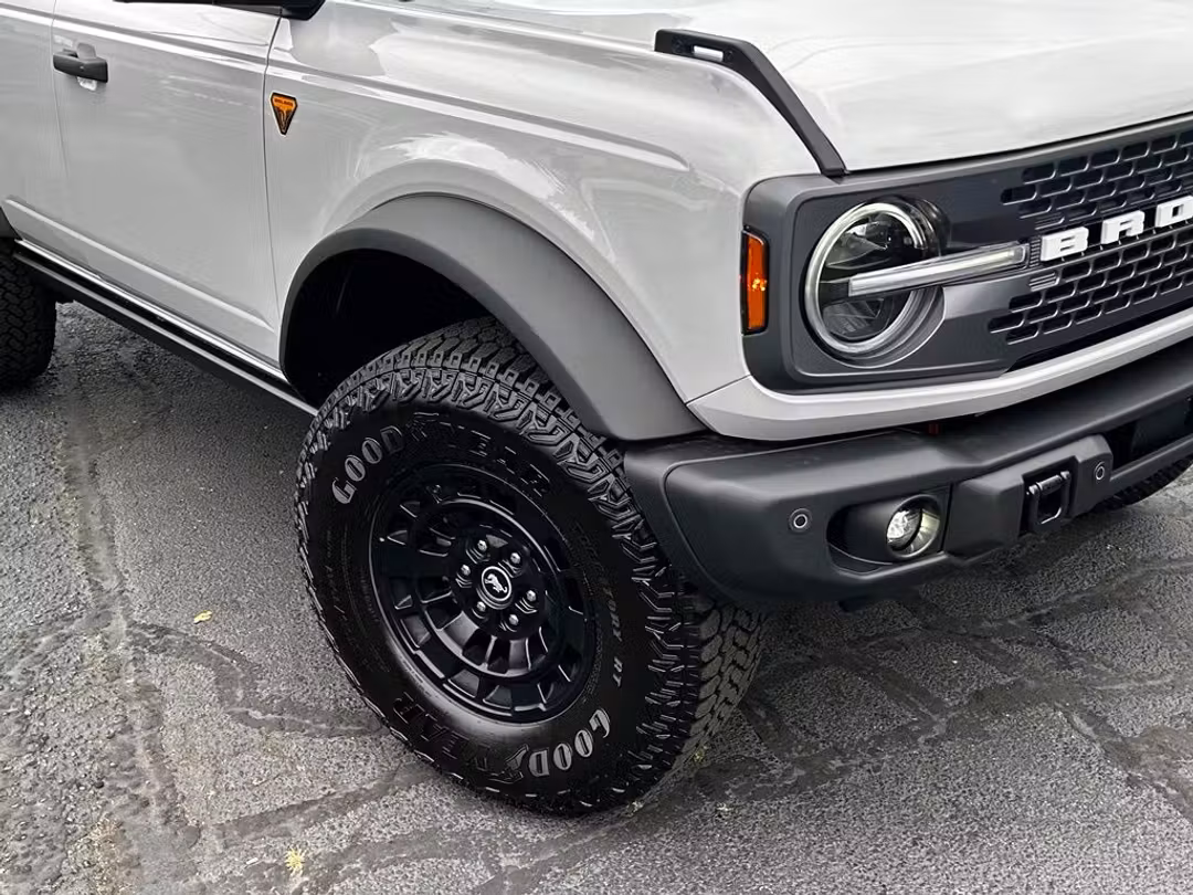 2026 Ford Bronco Badlands - Image 2