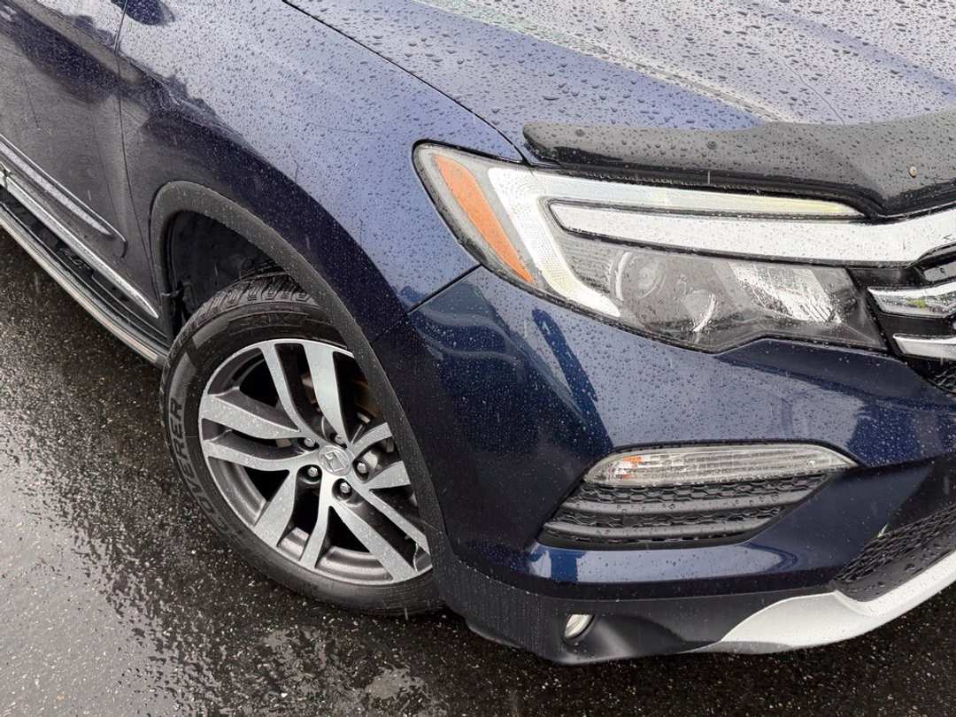 2018 Honda Pilot Elite - Image 2
