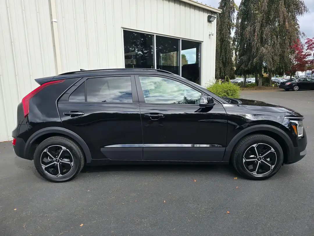 2023 Kia Niro EX - Image 3