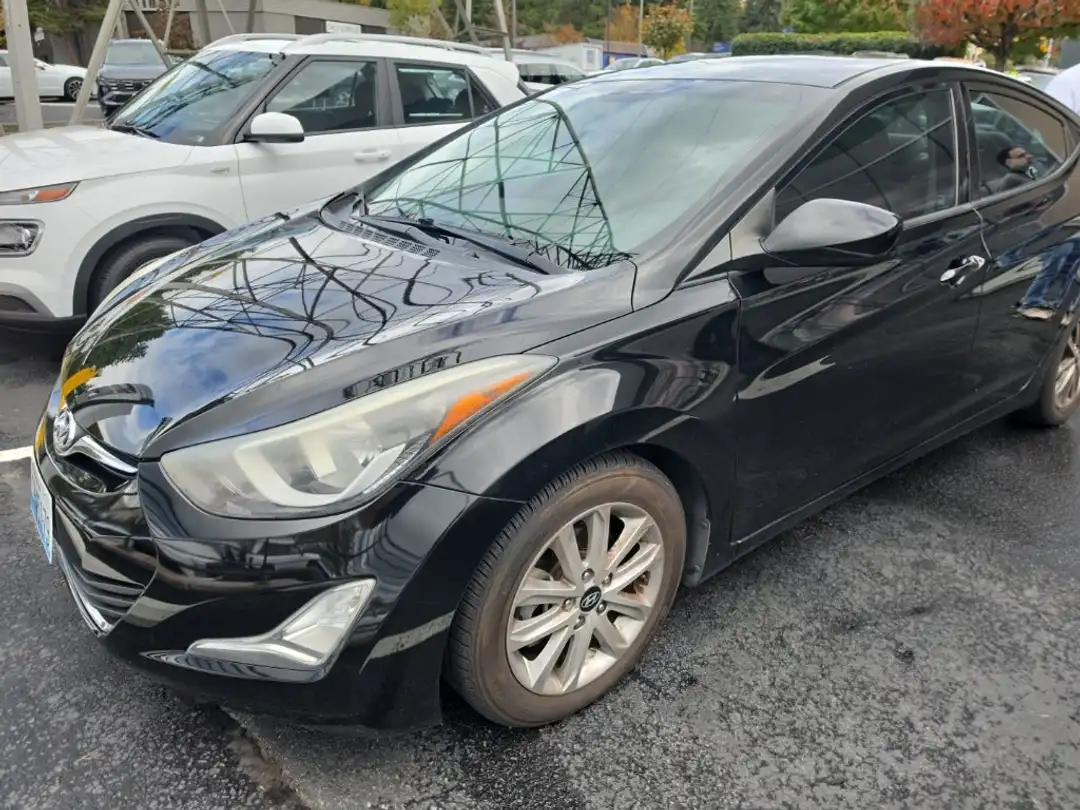2015 Hyundai Elantra SE - Image 2