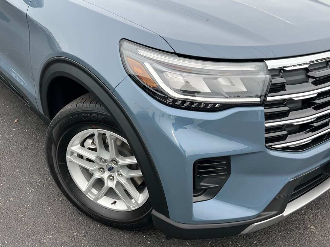 2026 Ford Explorer Active - Image 2