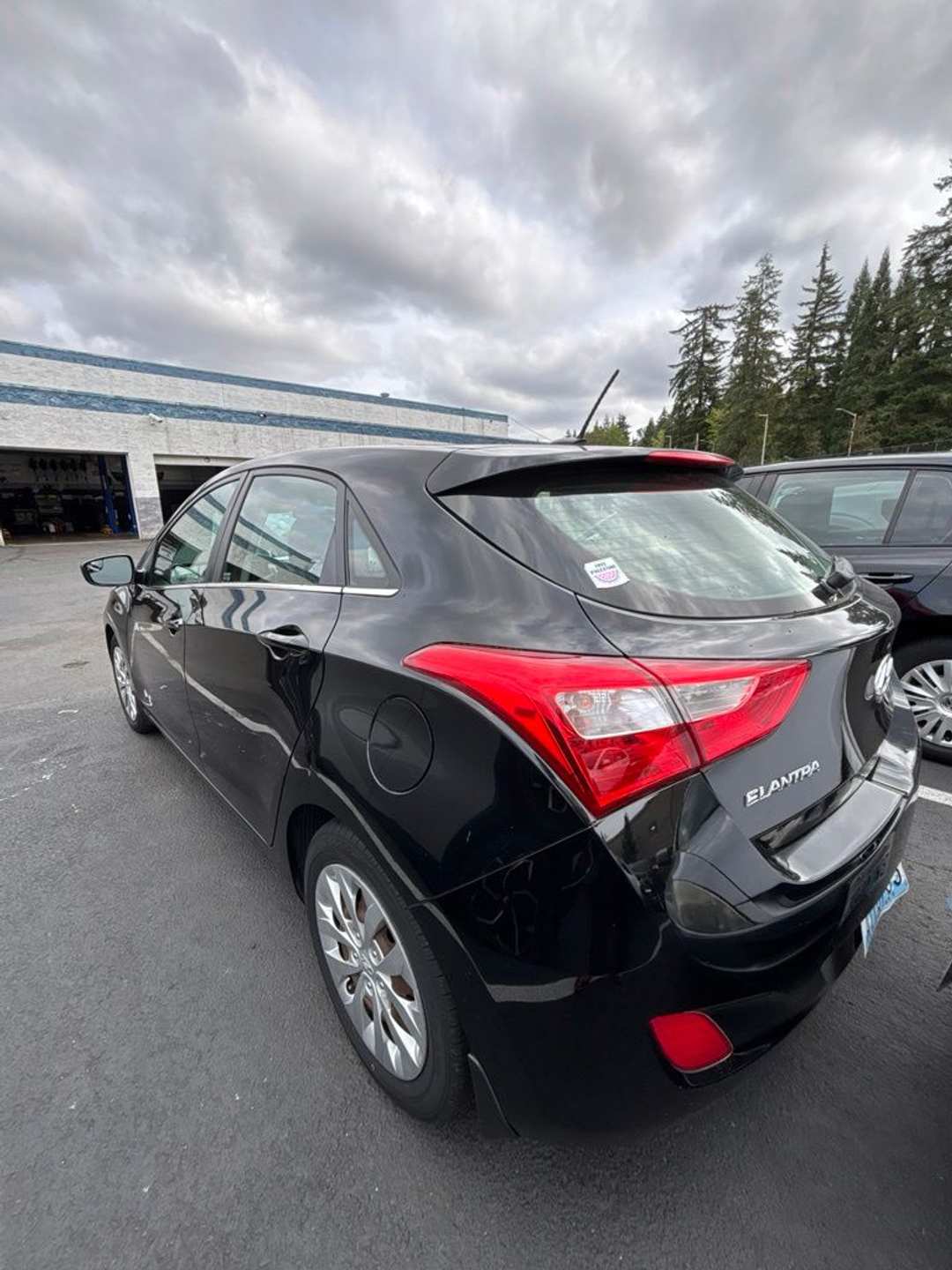 2016 Hyundai Elantra Gt Base - Image 2