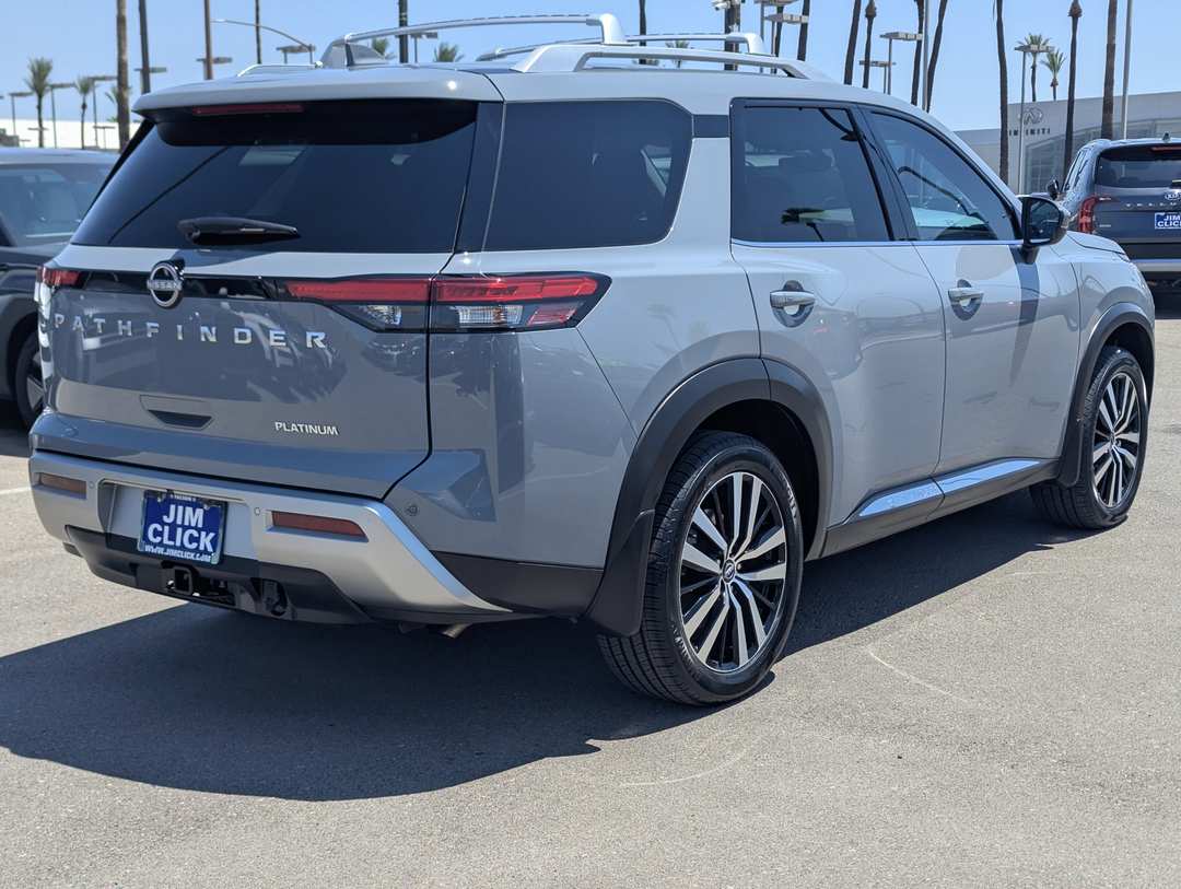 2025 Nissan Pathfinder Platinum - Image 3