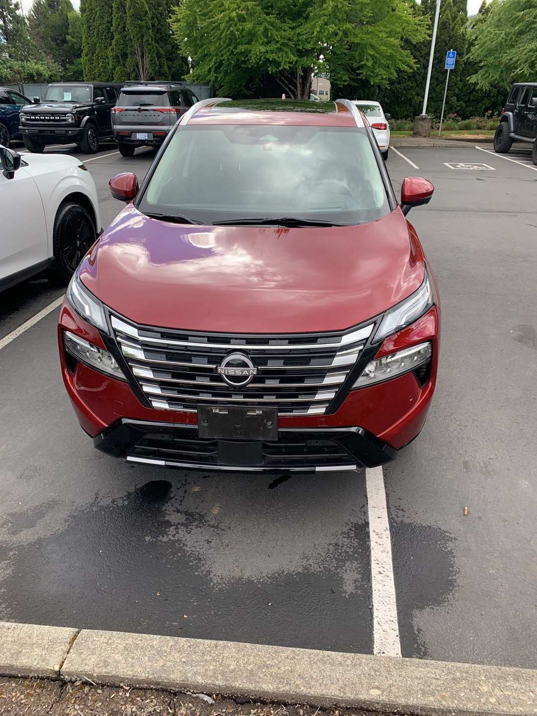 2024 Nissan Rogue Platinum - Image 3