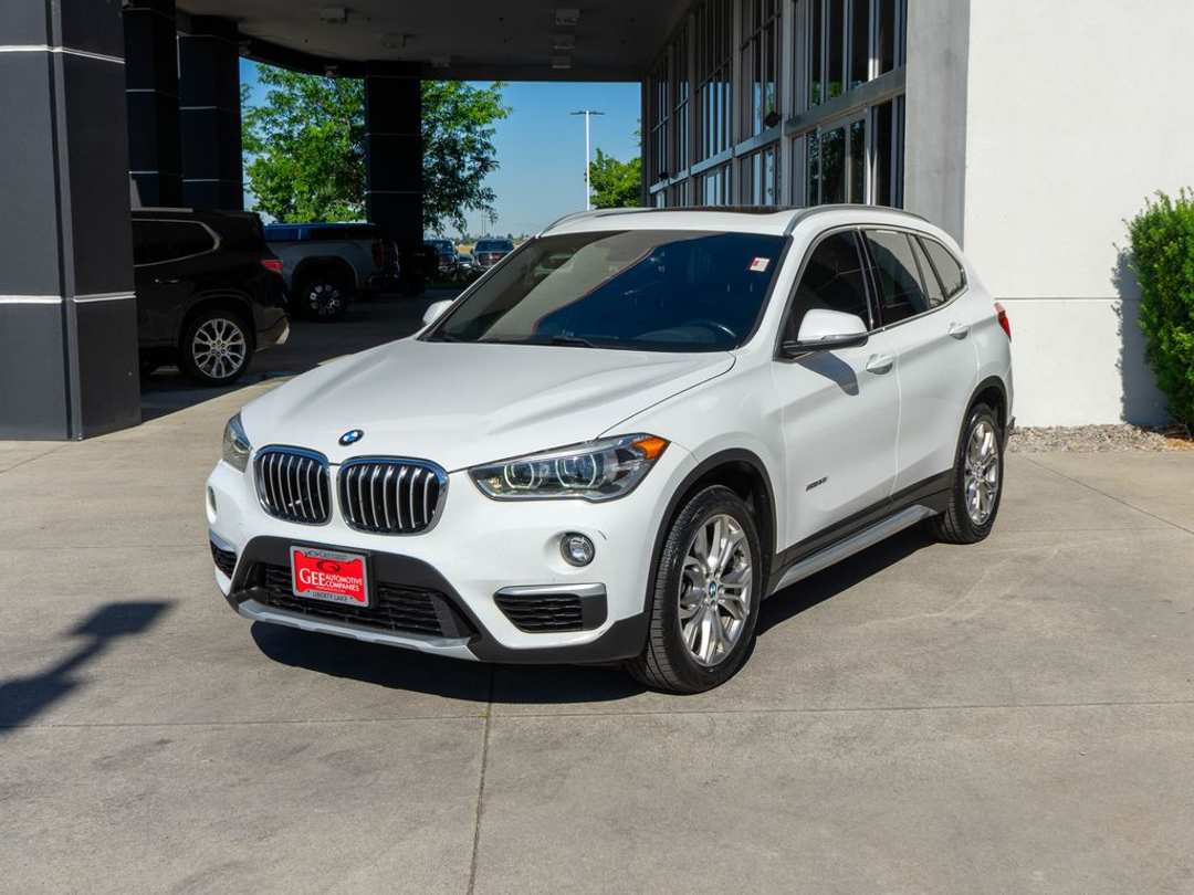2018 BMW X1 xDrive28i - Image 3