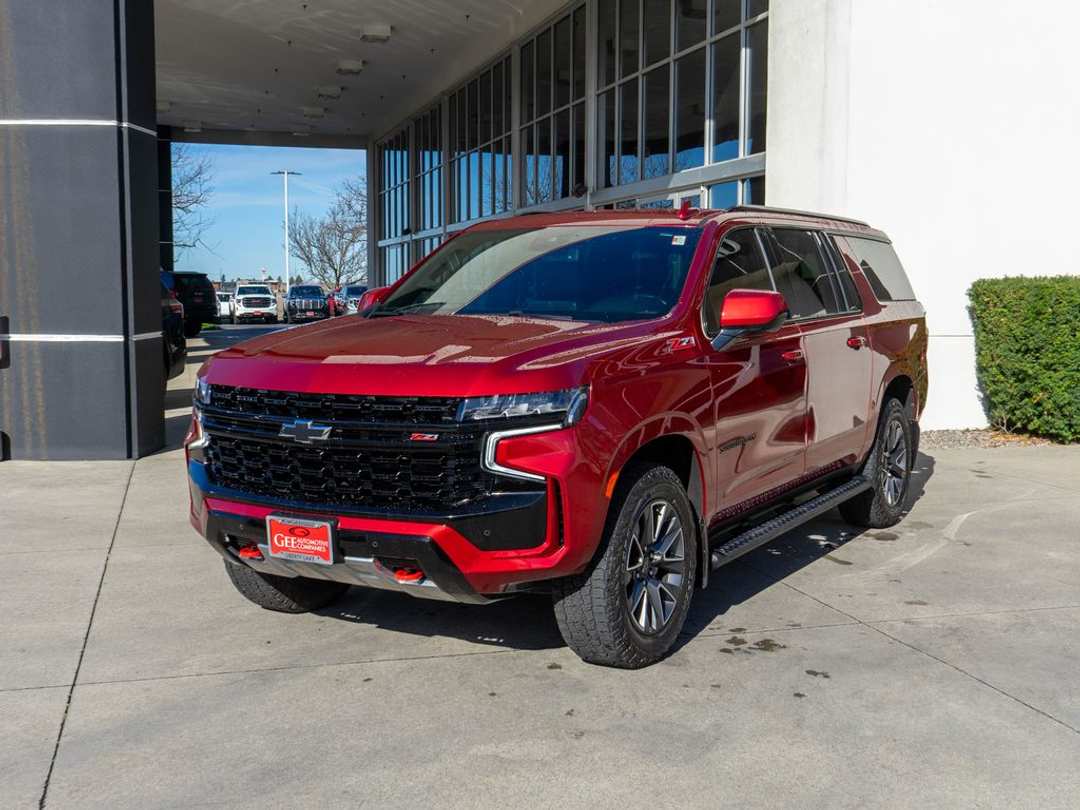 2023 Chevrolet Suburban Z71 - Image 3