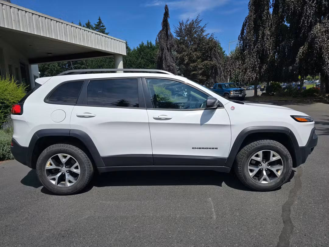 2017 Jeep Cherokee Trailhawk - Image 3