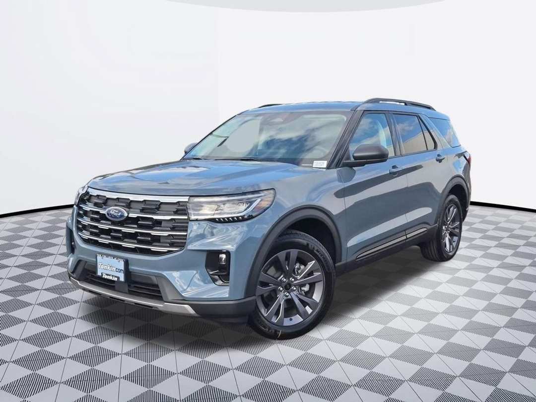 2026 Ford Explorer Active - Image 2