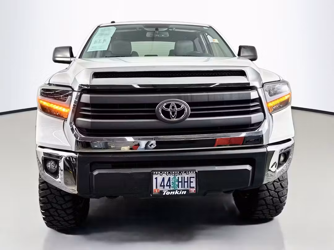 2015 Toyota Tundra SR5 - Image 2
