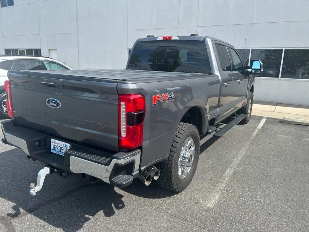 2023 Ford F-350Sd Lariat - Image 3