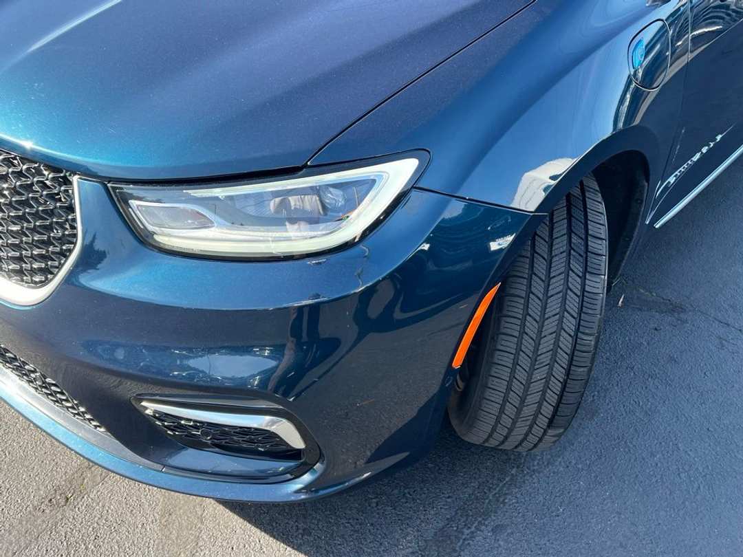 2023 Chrysler Pacifica Hybrid Pinnacle - Image 3