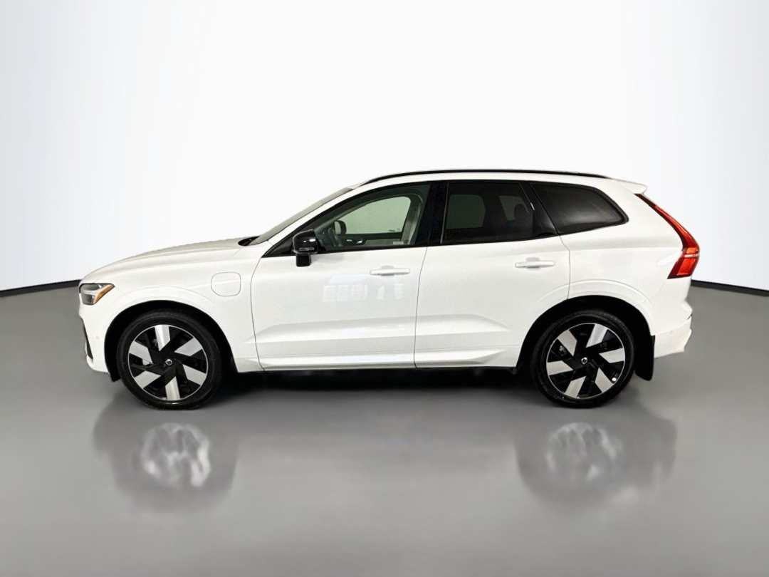 2024 Volvo Xc60 Recharge Plug-In Hybrid T8 Plus Dark Theme - Image 2