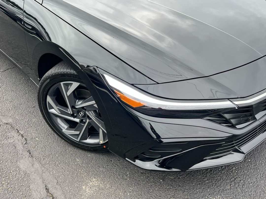 2026 Hyundai Elantra Hybrid Limited - Image 2