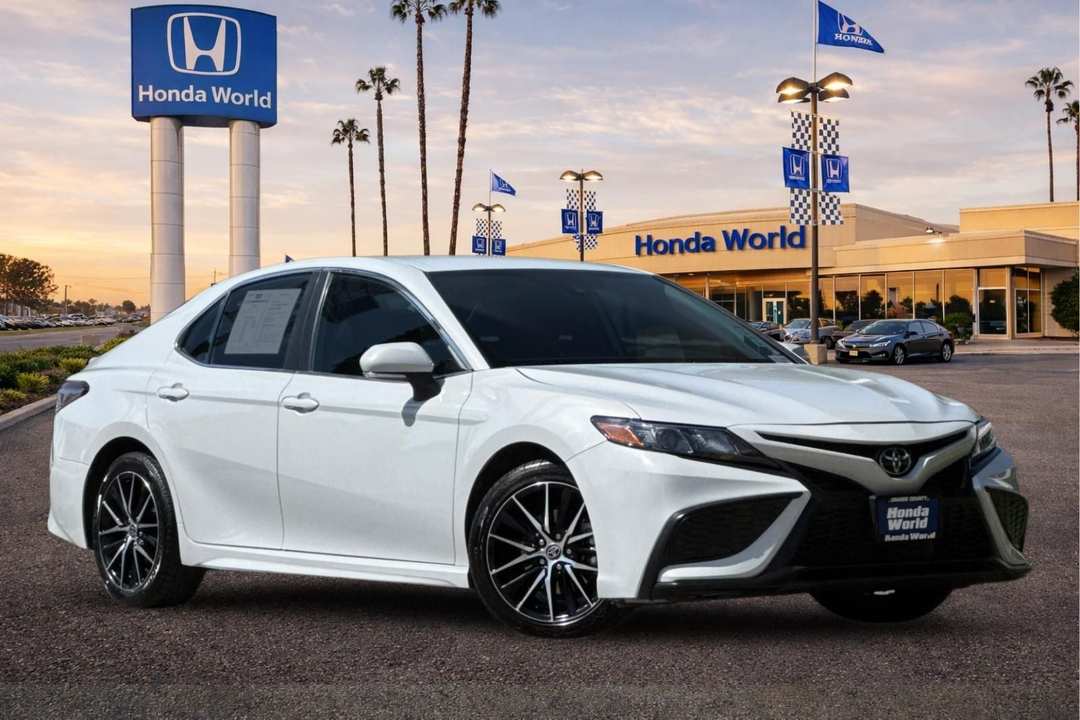 2024 Toyota Camry SE - Image 2