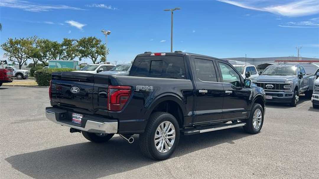 2026 Ford F-150 Lariat - Image 3