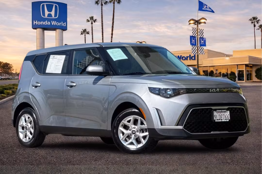 2024 Kia Soul LX - Image 2