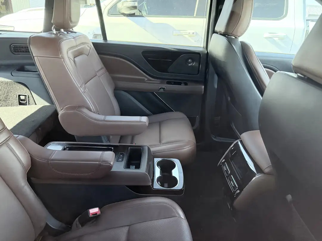 2025 Lincoln Aviator Reserve - Image 3