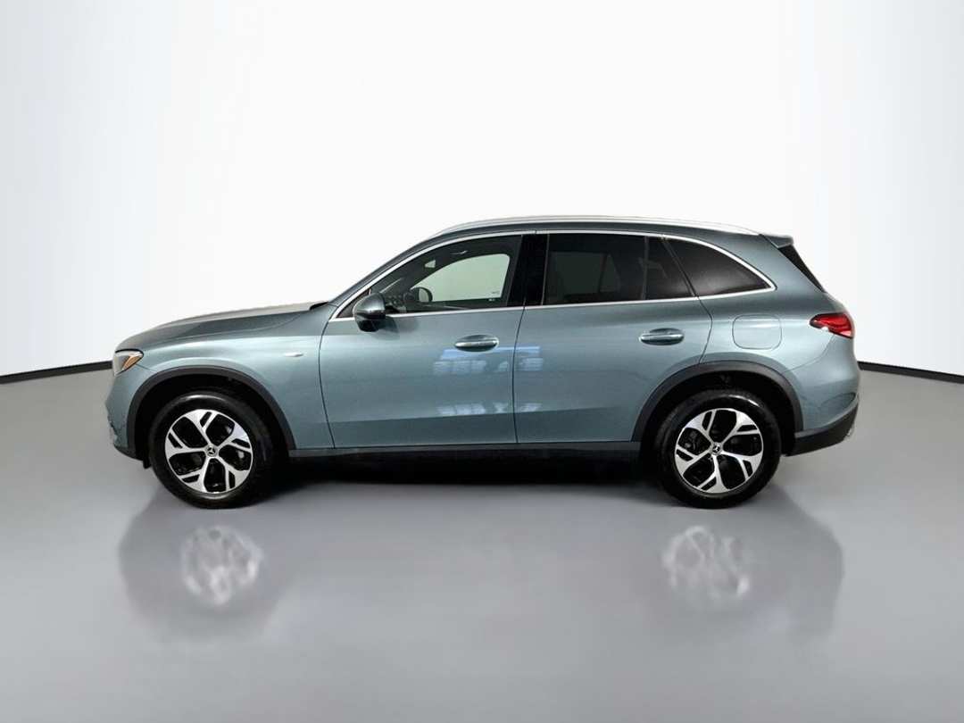 2025 Mercedes-Benz GLC 350e - Image 2