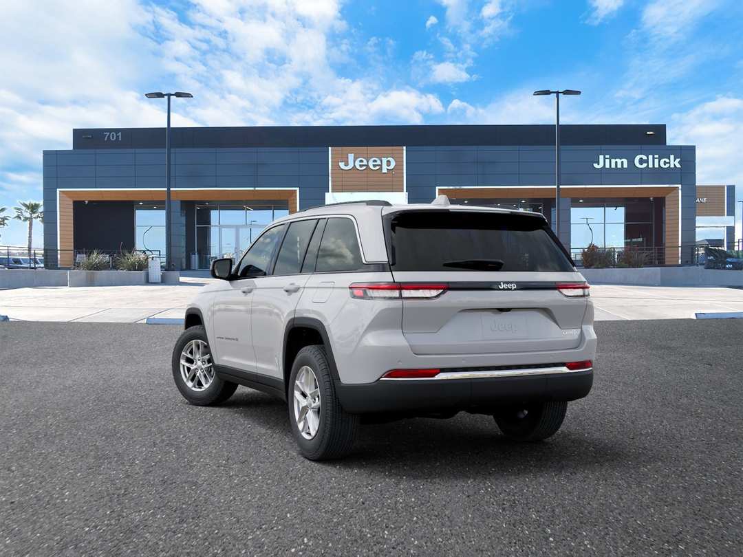 2026 Jeep Grand Cherokee Laredo - Image 3
