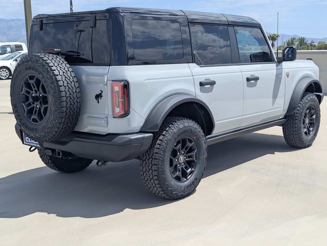 2026 Ford Bronco Badlands - Image 2