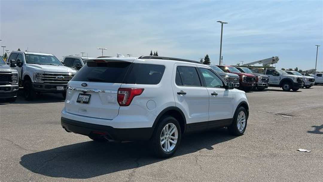 2017 Ford Explorer Base - Image 3