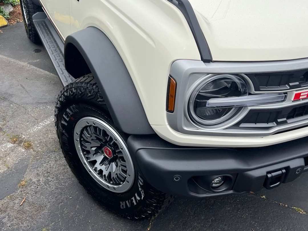 2026 Ford Bronco Outer Banks - Image 2