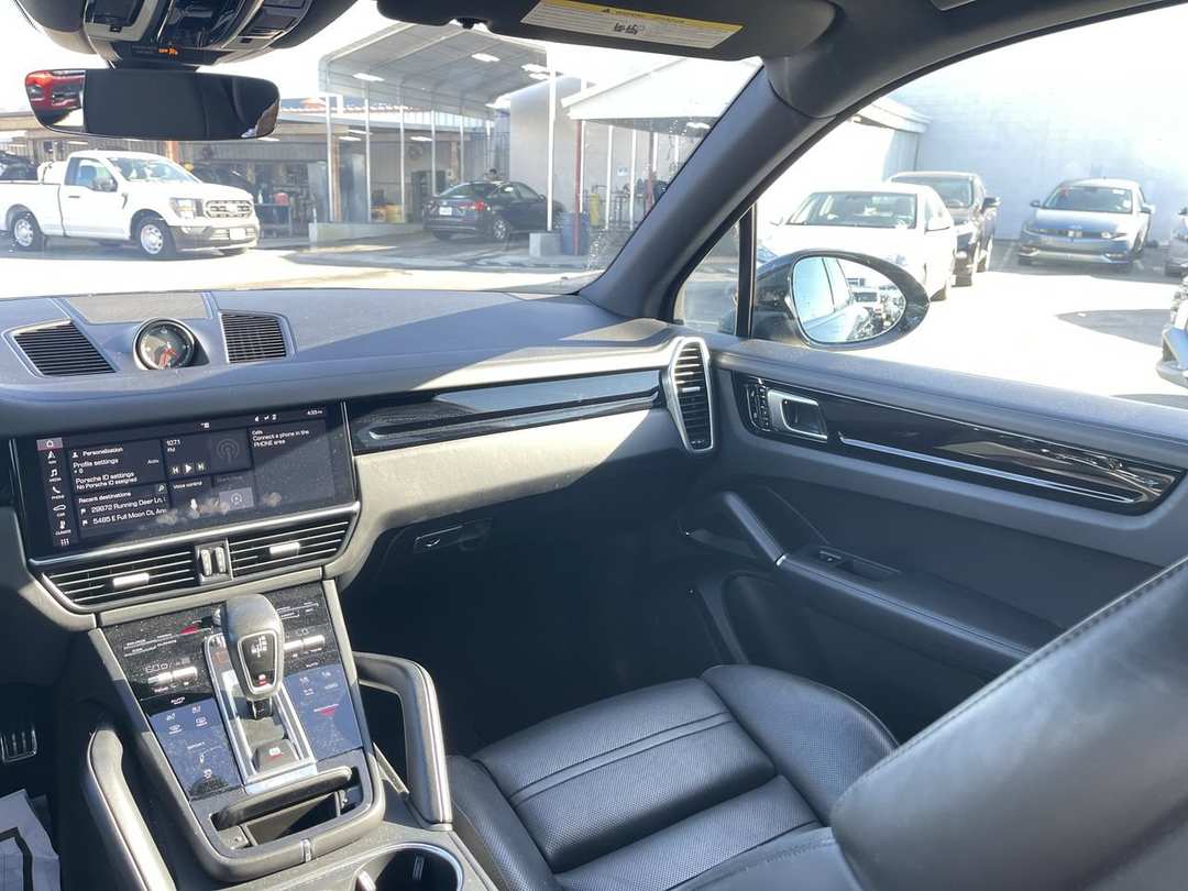 2019 Porsche Cayenne S - Image 3