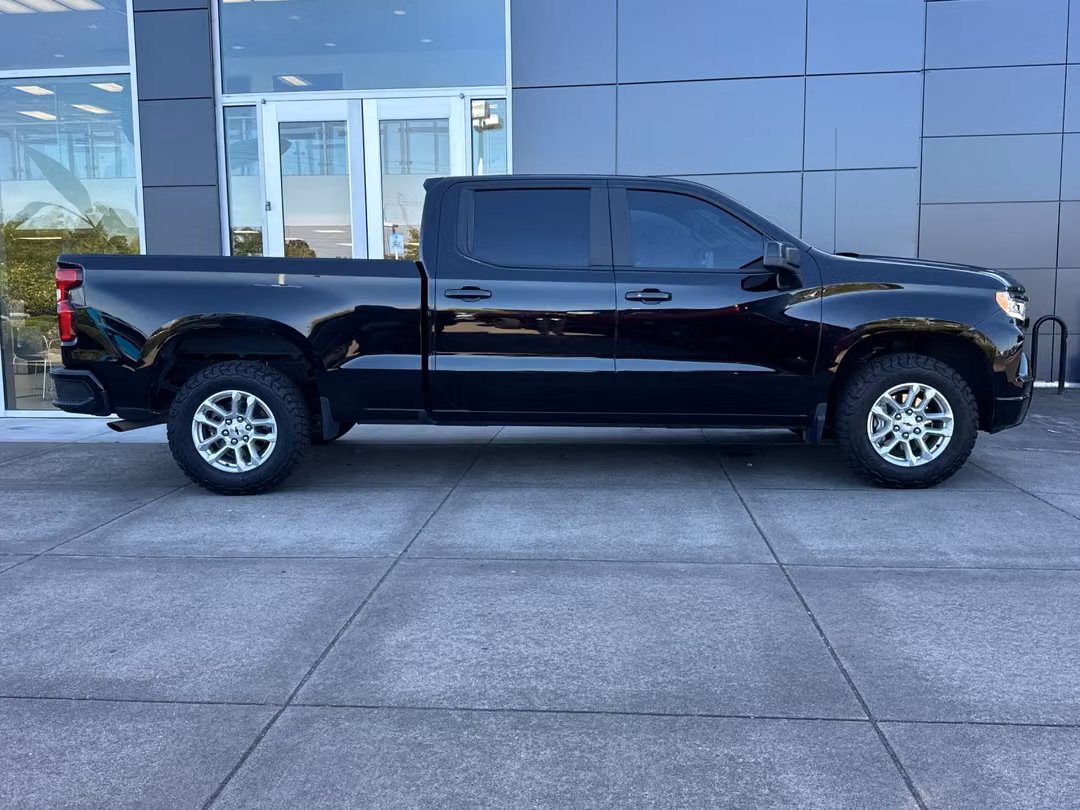 2023 Chevrolet Silverado 1500 RST - Image 3
