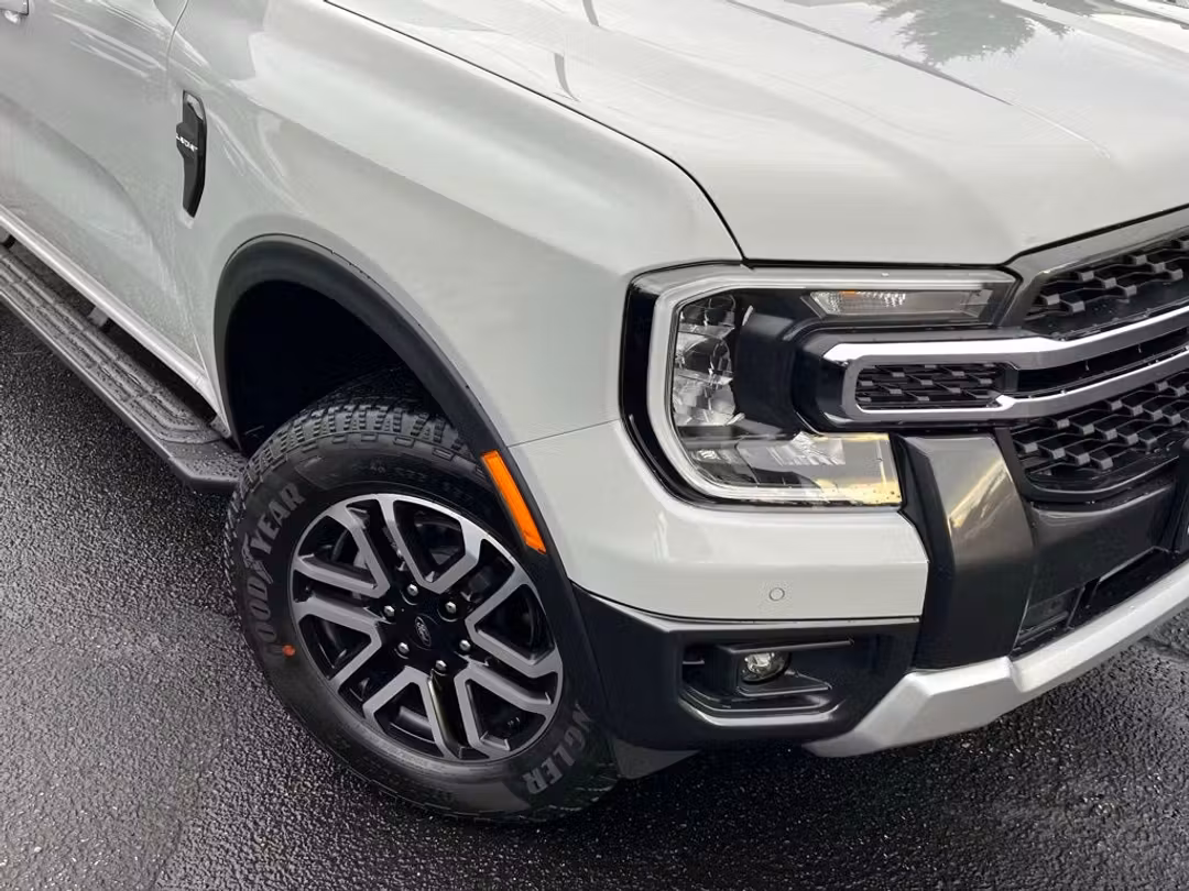 2026 Ford Ranger Lariat - Image 2
