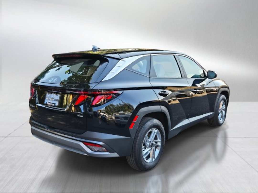 2026 Hyundai Tucson SE - Image 3