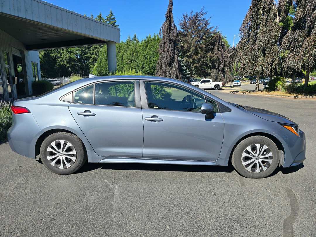 2022 Toyota Corolla Hybrid LE - Image 3