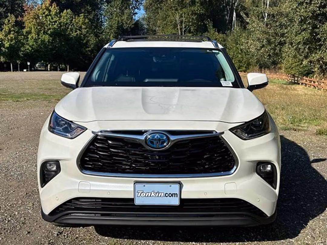 2021 Toyota Highlander Hybrid Limited - Image 3