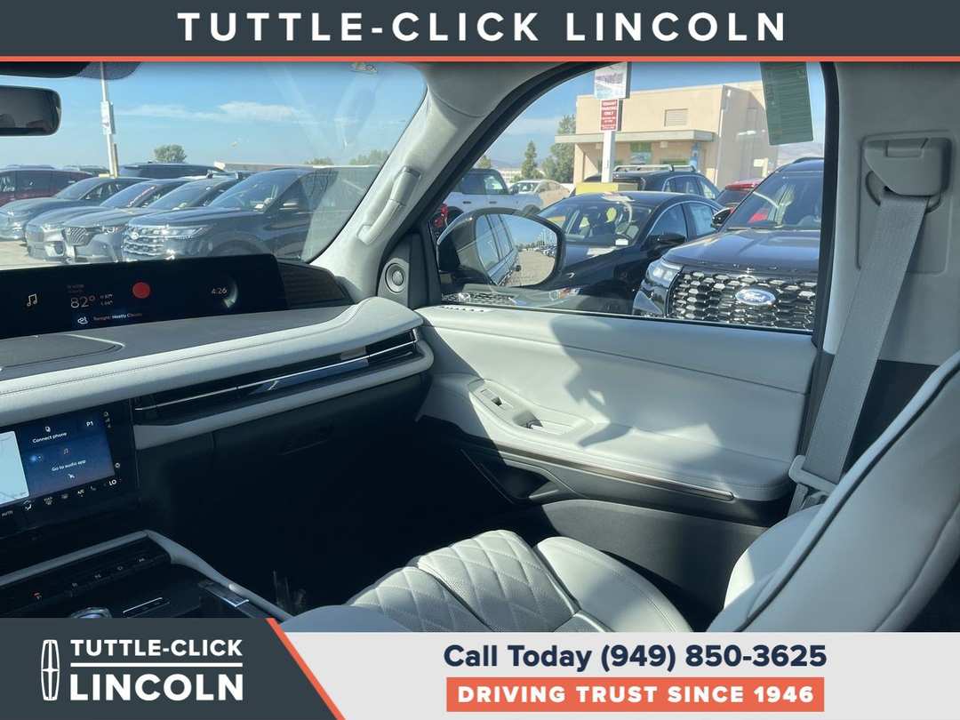 2027 Lincoln Navigator Black Label - Image 3
