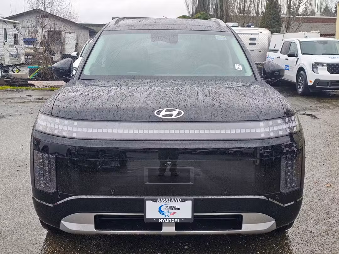 2026 Hyundai Ioniq 9 Performance Limited - Image 2