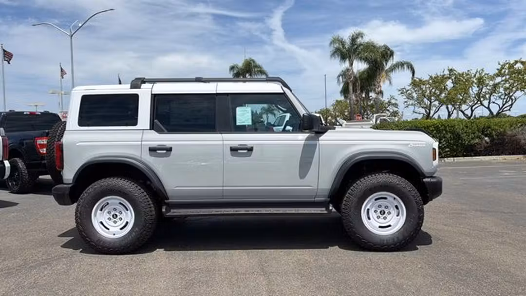 2026 Ford Bronco Heritage Edition - Image 2
