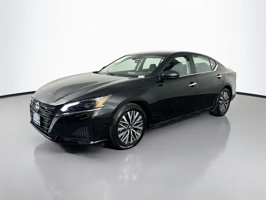 2025 Nissan Altima 2.5 SV - Image 3