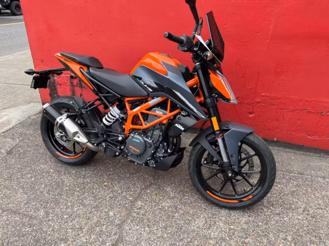 2023 KTM 390 Duke - Image 2