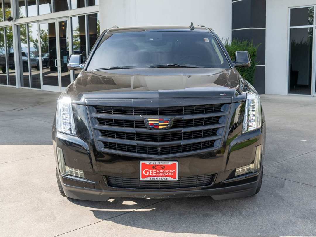2019 Cadillac Escalade Luxury - Image 2