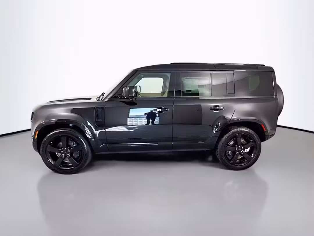 2026 Land Rover Defender 110 XDynamic SE - Image 2
